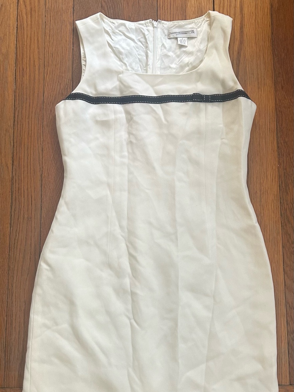 Petite sophisticate Sleeveless White Dress with Black Contrast Trim FLAW* size 4